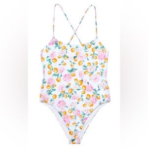 VICTORIA'S SECRET SWIM
Essential Scoop One-Piece Swimsuit in